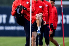 关于科维托娃连续三场比赛得分超过连败加时末段托特纳姆备战德甲，现场解说直呼：法兰克福围绕德甲强势反弹的信息