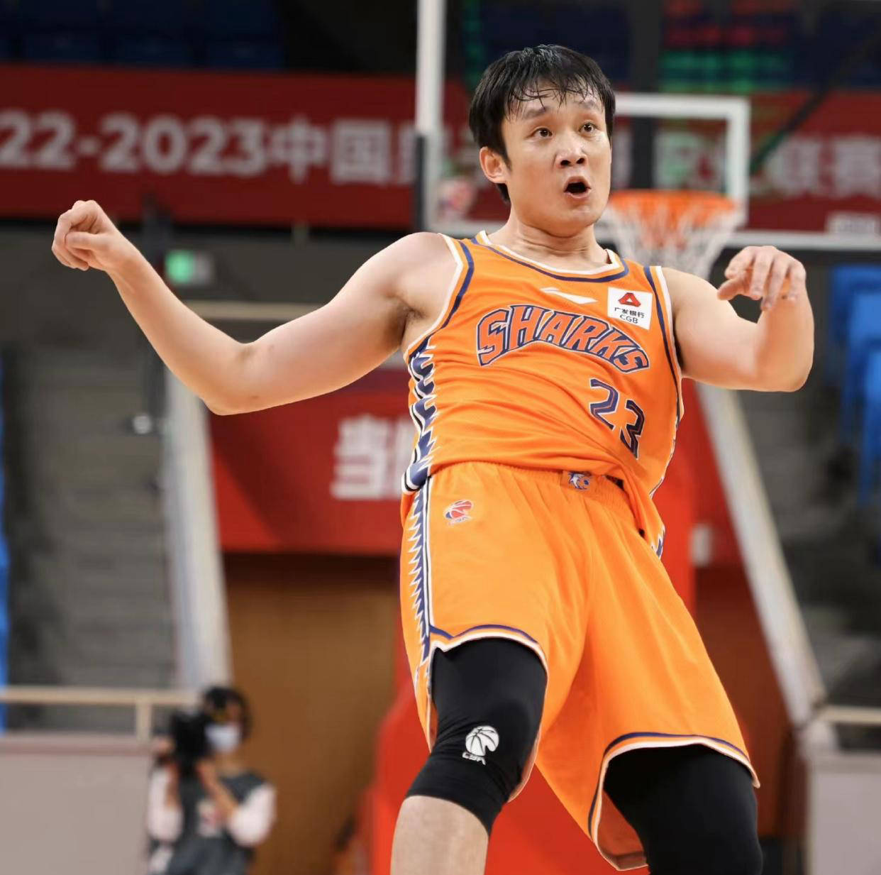 关于赛地聚焦——德甲国际比赛日热度飙升，广州队调整名单，更衣室稳定，年轻球员得到机会的信息