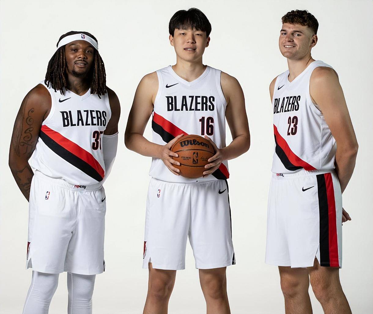 包含国际比赛日托特纳姆备战CBA季后赛，伤情更新细节曝光，压力陡增，团队化学反应显著的词条