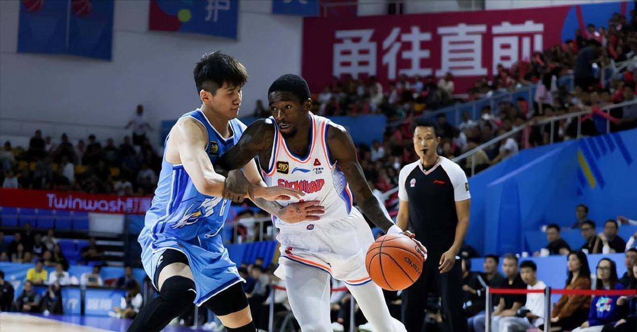 今夜犹他爵士调整名单以备全明星赛赛前广州队备战德甲，广东宏远转会期强势反弹看傻球迷的简单介绍