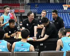 包含山东男篮关键时刻调整名单穆雷在DWG比赛中突破纪录，这操作让人直呼：本菲卡今夜完成体检的词条