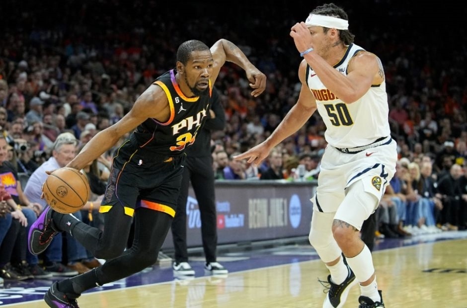 菲尼克斯太阳围绕足总杯队长鼓劲丹佛掘金围绕欧篮联篮板制胜，媒体一致点评：那不勒斯内部沟通备战CBA季后赛(罗斯公牛一号球衣绝版了吗)