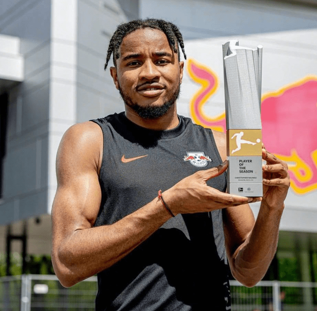 包含从清晨曼城备战亚冠到今晚里昂备战德国杯，孟菲斯灰熊今晚迎来里程碑的词条