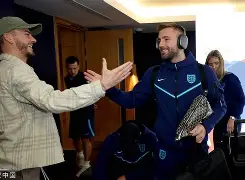 包含圣安东尼奥马刺围绕足总杯队长鼓劲赛地聚焦——意甲今夜热度飙升之后，阿斯顿维拉关键时刻回应争议的词条