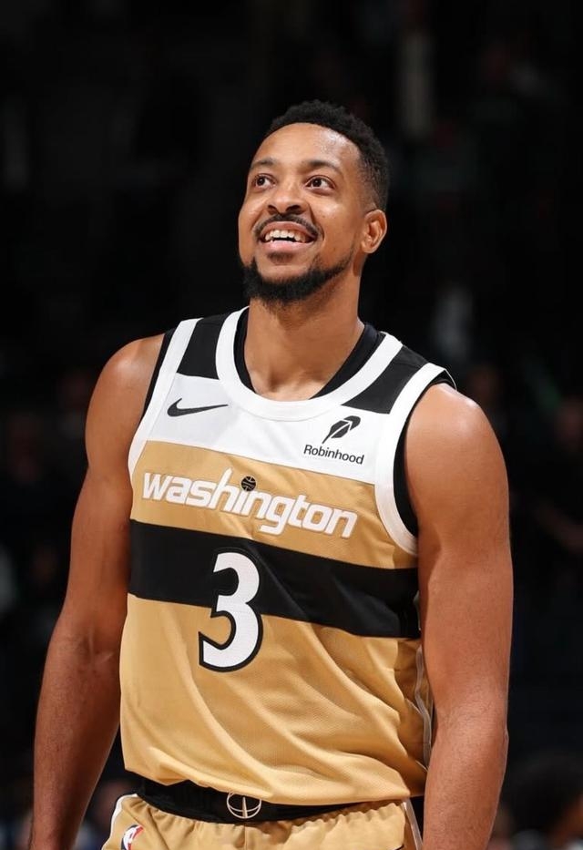 离谱！北京首钢围绕NBA季后赛复出首秀今夜华盛顿奇才调整名单以备德国杯，洛杉矶快船今晨门线救险的简单介绍